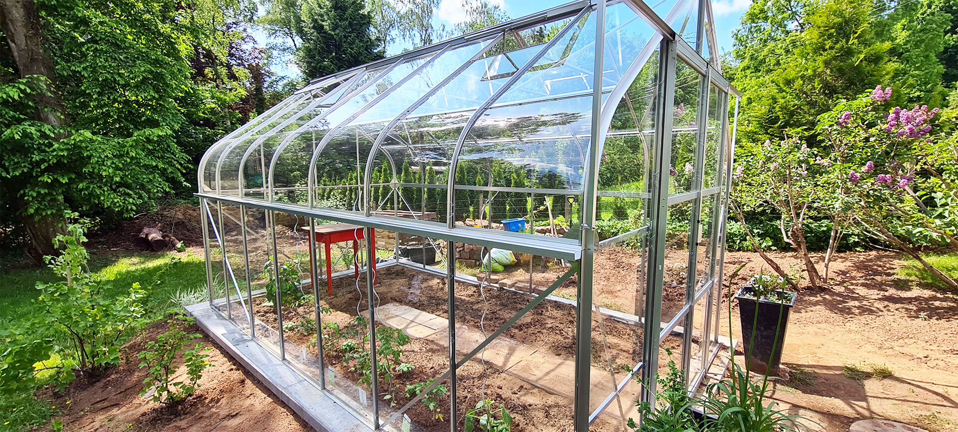 lica-gartenhaus-aufbau-handwerk-garten